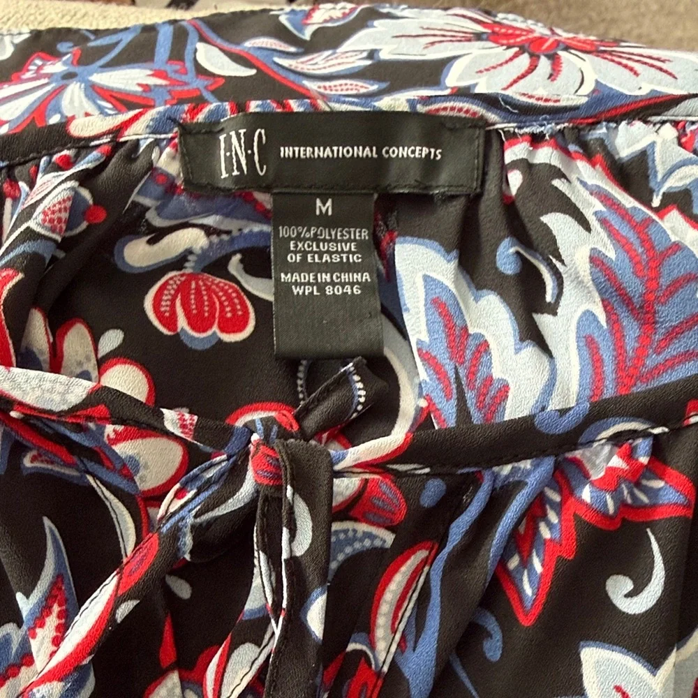 INC International Concepts Floral long sleeve Blouse - size Medium. - Picture 3 of 3